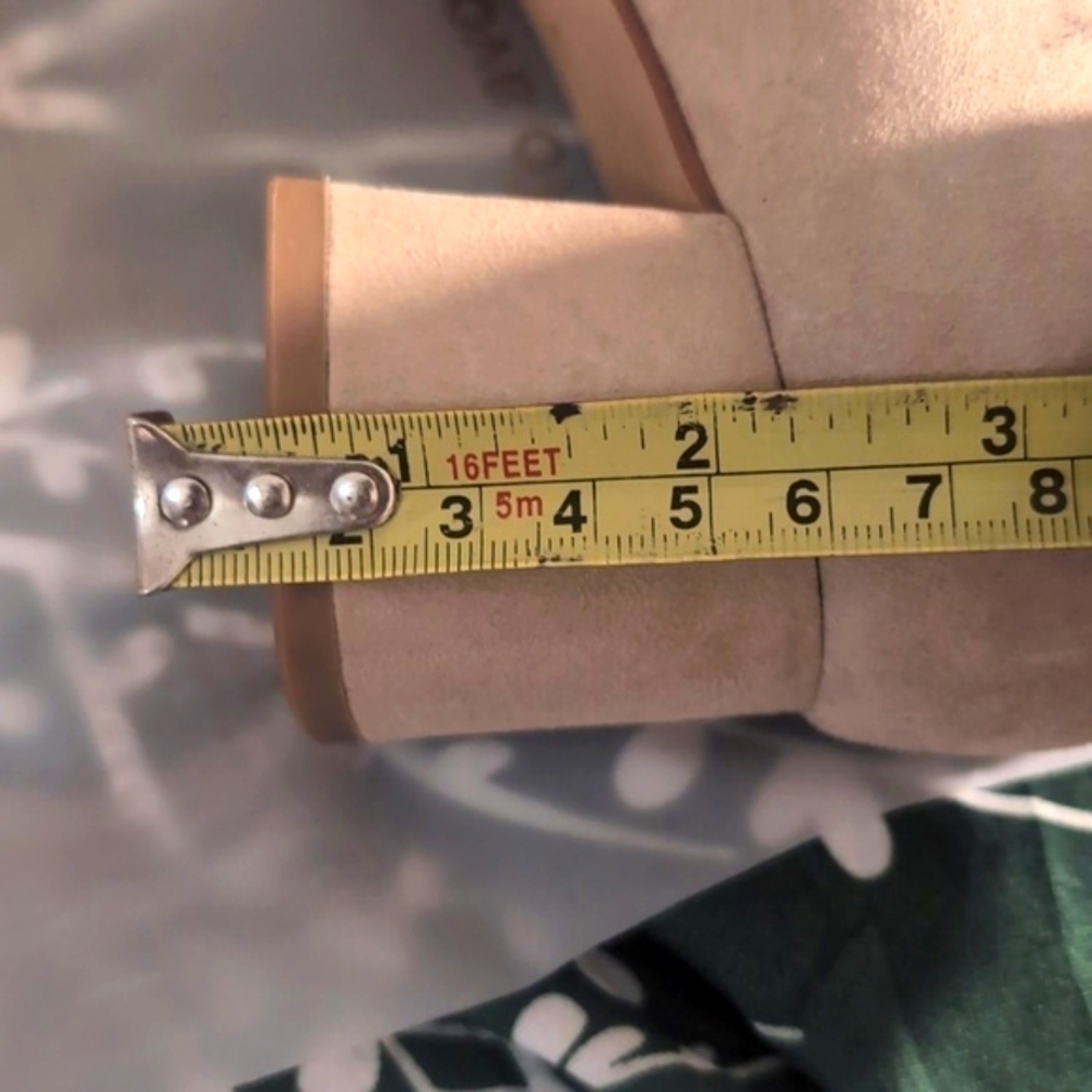 TAHARI Mavis Embellished Suede Pumps Size 8 - Neutral Tan - Picture 8 of 9